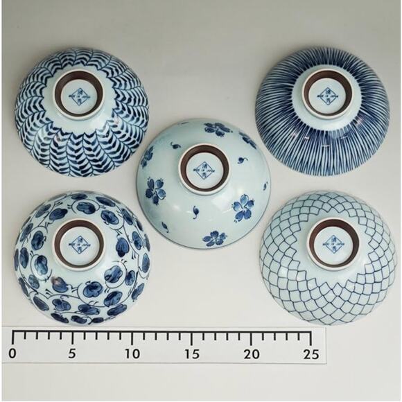 Set of 4 Japanese rice bowls, beautiful blue/white patterns - Picture 3 of 5